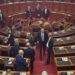 Tensionet në seancë, PS mbledh firmat për përjashtimin e deputetëve të PD-së –