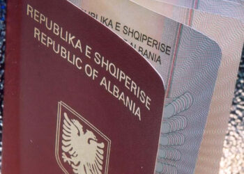 Bashkëshortes së ish-luftetar të UÇK-së i refuzojnë Pasaportën –