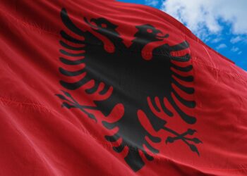 VIDEO/ Ambasada e SHBA uron shqiptarët për Ditën e Pavarësisë –