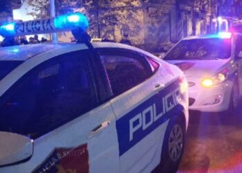 Aksident në Elbasan, 20 vjeçari përplas për vdekje të moshuarin –