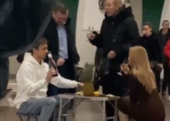 I propozoi të dashurës për martesë në metro, arrestohet… –