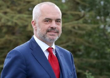 Rama udhëton drejt Francës, merr pjesë në Forumin e Paqes në Paris –