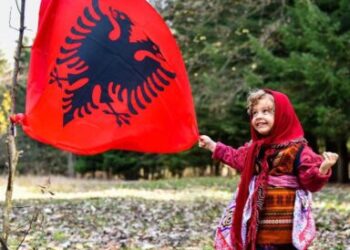 Me foton e veçantë, kryeministri Rama uron 111 e Pavarësisë –