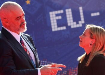 Marrëveshja për dërgimin e migrantëve në Shqipëri, e paligjshme –