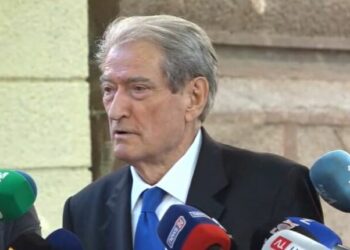 Ramës i ka hyrë lepuri në bark –