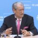 Rama futi në sallë njerëz të armatosur… –