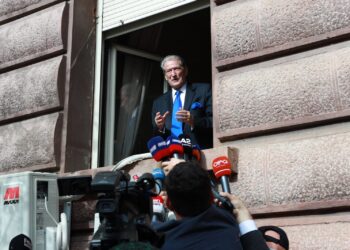 Sali Berisha mban fjalim nga dritarja e Kryesisë: Rama i tmerruar… –