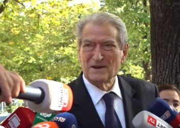 Garda rrethon sërish Kryesinë e Kuvendit, Berisha: Degradim ekstrem –