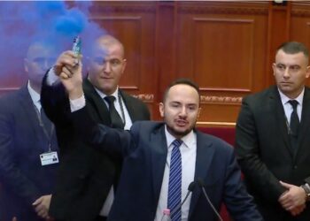 Nuk jemi dele, nuk na intimidojnë me gardistë të armatosur –