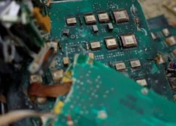 Firmat serbe furnizojnë Rusinë me mallra të sanksionuara teknologjike –