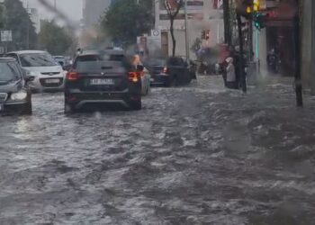 “Ciaran”/ Plagoset në kokë polici i Rrugores tek pallati me shigjeta –