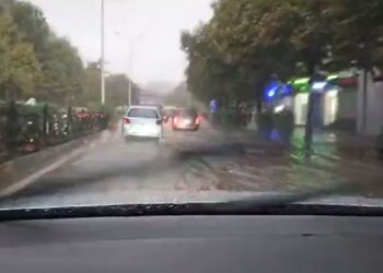 Bëni kujdes me lëvizjet –