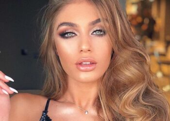 Modelja e njohur i vë ‘flakën’ rrjetit me poza provokuese –