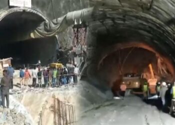Shembet tuneli në Indi, 36 punëtorë bllokohen brenda –