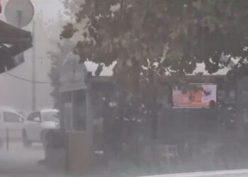 Moti i keq në Vlorë/ Përmbyten rrugët nga reshjet e dendura të shiut –