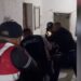 I gjenden dy armë në banesë, arrestohet 50 vjeçari në Vlorë –