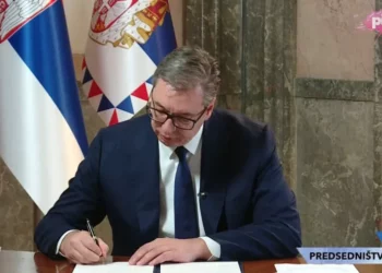 Vuçiç firmos shpërndarjen e Parlamentit, zgjedhjet më 17 dhjetor –