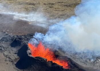 Rreziku i shpërthimit të vullkanit, Islanda e evakuon një qytet –