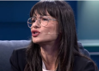 Gjermanët rrinë lakuriq para fëmijëve –