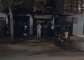 Zjarr në një servis makinash, dyshimet e para –