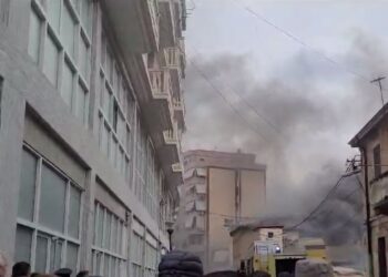 Bie zjarr në një servis makinash pranë sheshit të Flamurit në Vlorë –