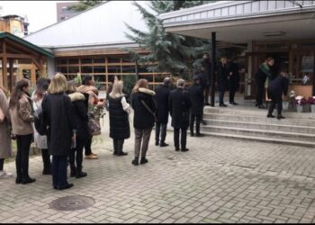 Shkup/ Nxënësit presin të nënshkrojnë librin e zisë për vdekjen e… –