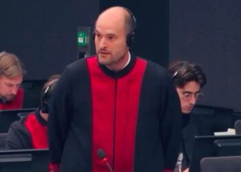 Ndërron jetë avokati i ekipit mbrojtës të Veselit në Hagë –