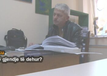 Skandal/ Mjeku i dehur në orar të punës, vlerëson personat në KMCAP –