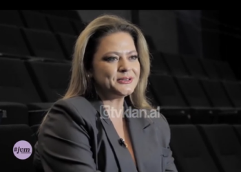 Gjyshja i ndërroi jetë në momentin e fundit të shfaqjes…/ Rrëfimi i aktores –