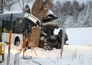 Autobusi i shkollës përplaset me borëpastruesen, një nxënës i vdekur –