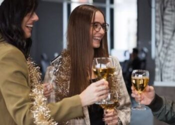 3 shenjat e horoskopit që janë shpirti i festave në zyrë –