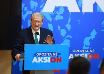 Rama mashtroi për udhëtimet me çarter, bëri pushime ekzotike –