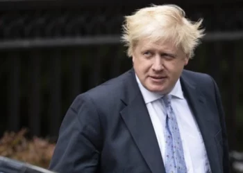Boris Johnson u kërkon falje familjeve të viktimave të Covid-19 –