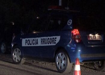 Më shumë se tre orë e bllokuar, nxirret nga automjeti 27-vjeçarja –