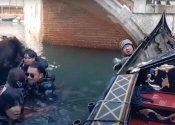 VIDEO/ Turistët nuk bindeshin, përmbyset ‘Gondola’ në Venecia –