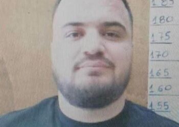 Publikohet për herë të parë fotoja e Laert Haxhiut brenda burgut grek –