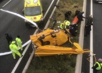 VIDEO/ Helikopteri rrëzohet në autostradë, 3 të plagosur në Madrid –