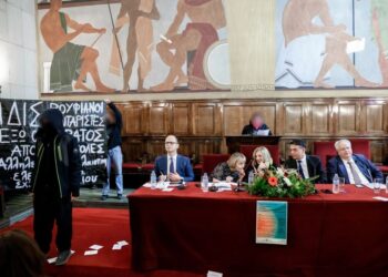 E papritur/ Ditmir Bushati përfshihet nga incidenti në Athinë (FOTO) –