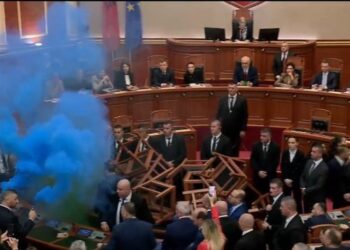 “Turp, Turp”/ Mbyllet seanca, buxheti 2024 miratohet në 7 minuta –