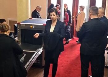 “Ka futur shashka”/ Deputetët kontrollohen me imtësi, zhveshin dhe… –