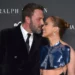 Pamja e Jennifer Lopez në tapetin e kuq, pozon me Ben Affleck –
