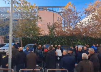 Seanca për Belerin, mbështetësit e kryebashkiakut protestojnë në SPAK –