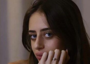 U mbajt peng 50 ditë, e reja izraelite bën tatuazhin me një mesazh… –