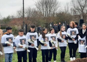 Trëndafila të bardhë/ Rivarroset Liridona, familja hap dyert e mortit –