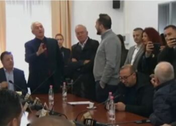 Ju lumshin komët, për të mira dhe në gëzime –