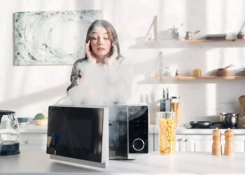 Këto janë ushqimet që nuk duhet t’i vendosni kurrë në mikrovalë –