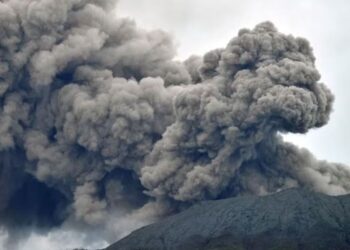 11 alpinistë humbën jetën nga shpërthimi i një vullkani –