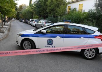 I gjeten drogë dhe armë në banesë, arrestohet i riu shqiptar –