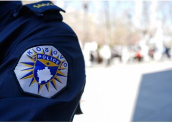 Policia i ndiqte, miqtë e tyre i ndihmojnë për t’u arratisur –