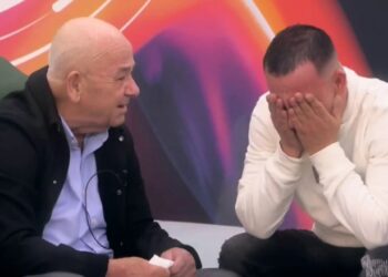 Më ka shpëtuar jetën/ Elvisi gjen babain në shtëpi, shpërthen në lot –